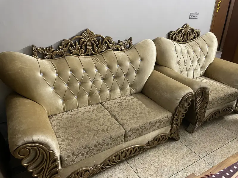 7 seater Full sofa set wooden material