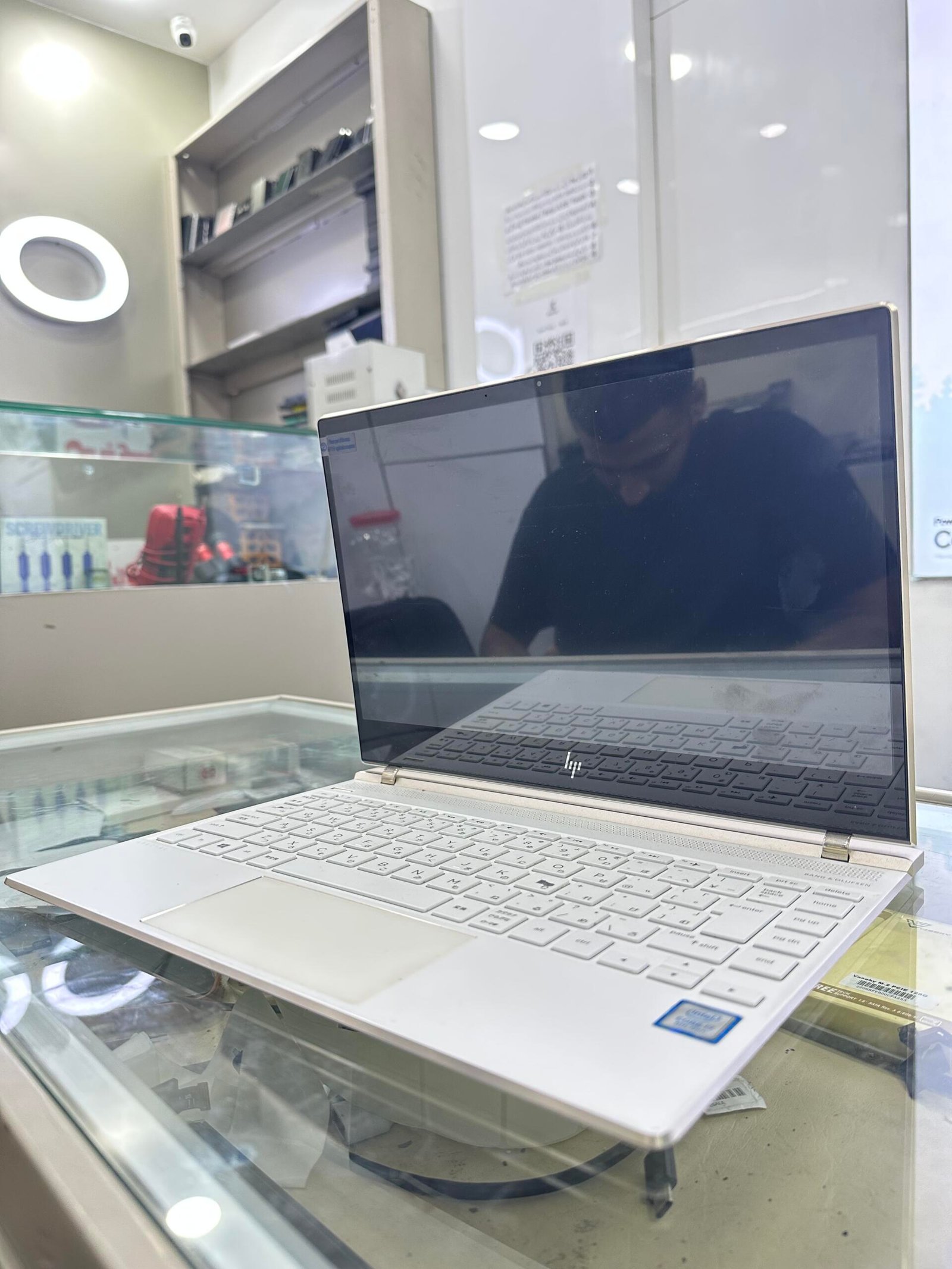 Hp SPECTRE i7-8th gen
