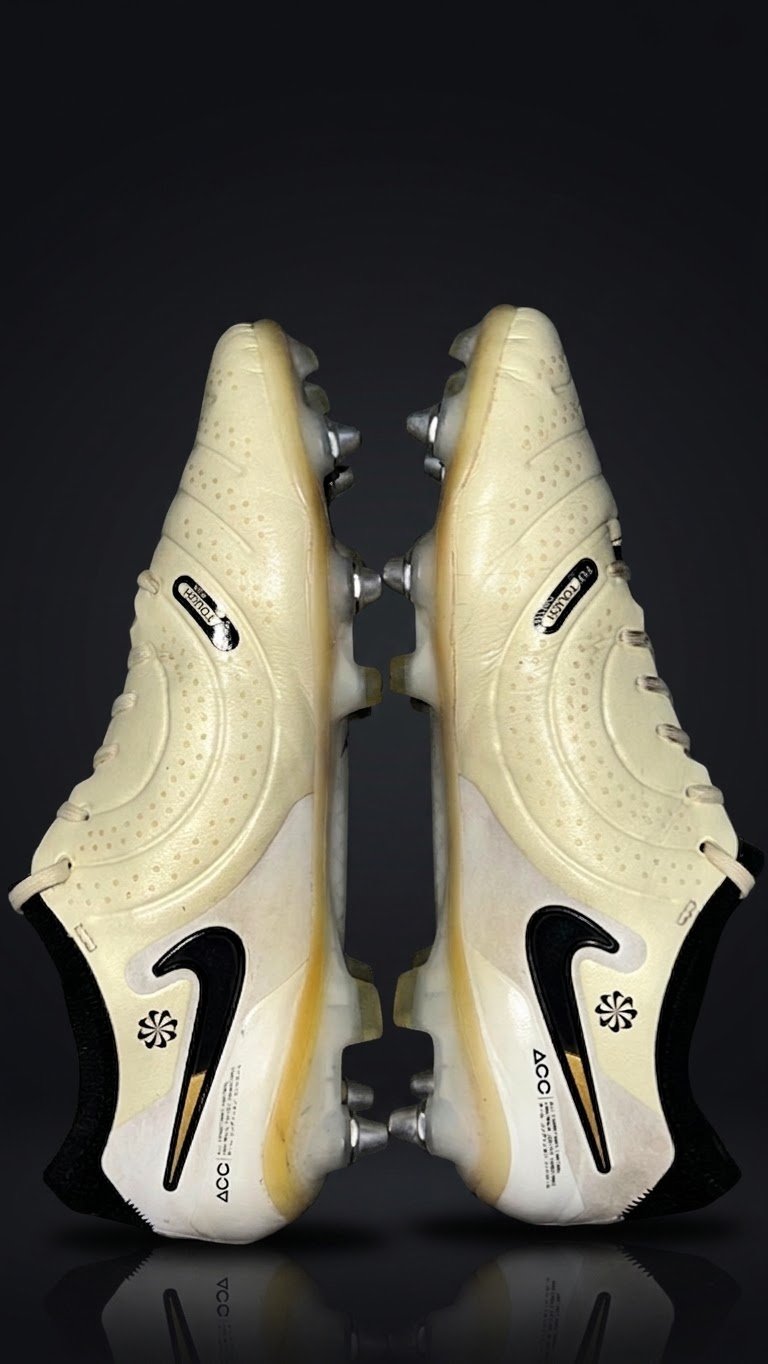 Nike teimpo football studs