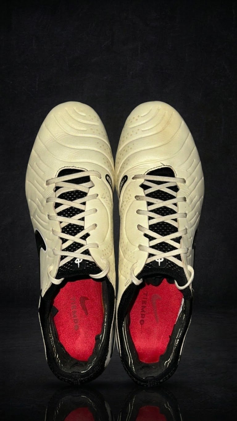 Nike teimpo football studs