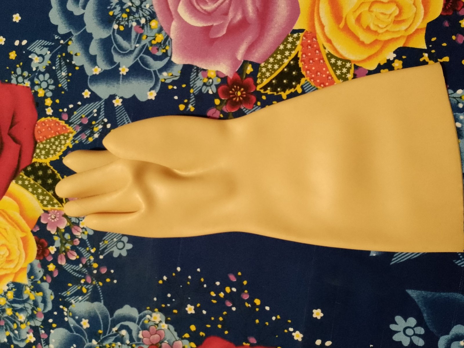 Electrosoft rubber insulating gloves class 0
