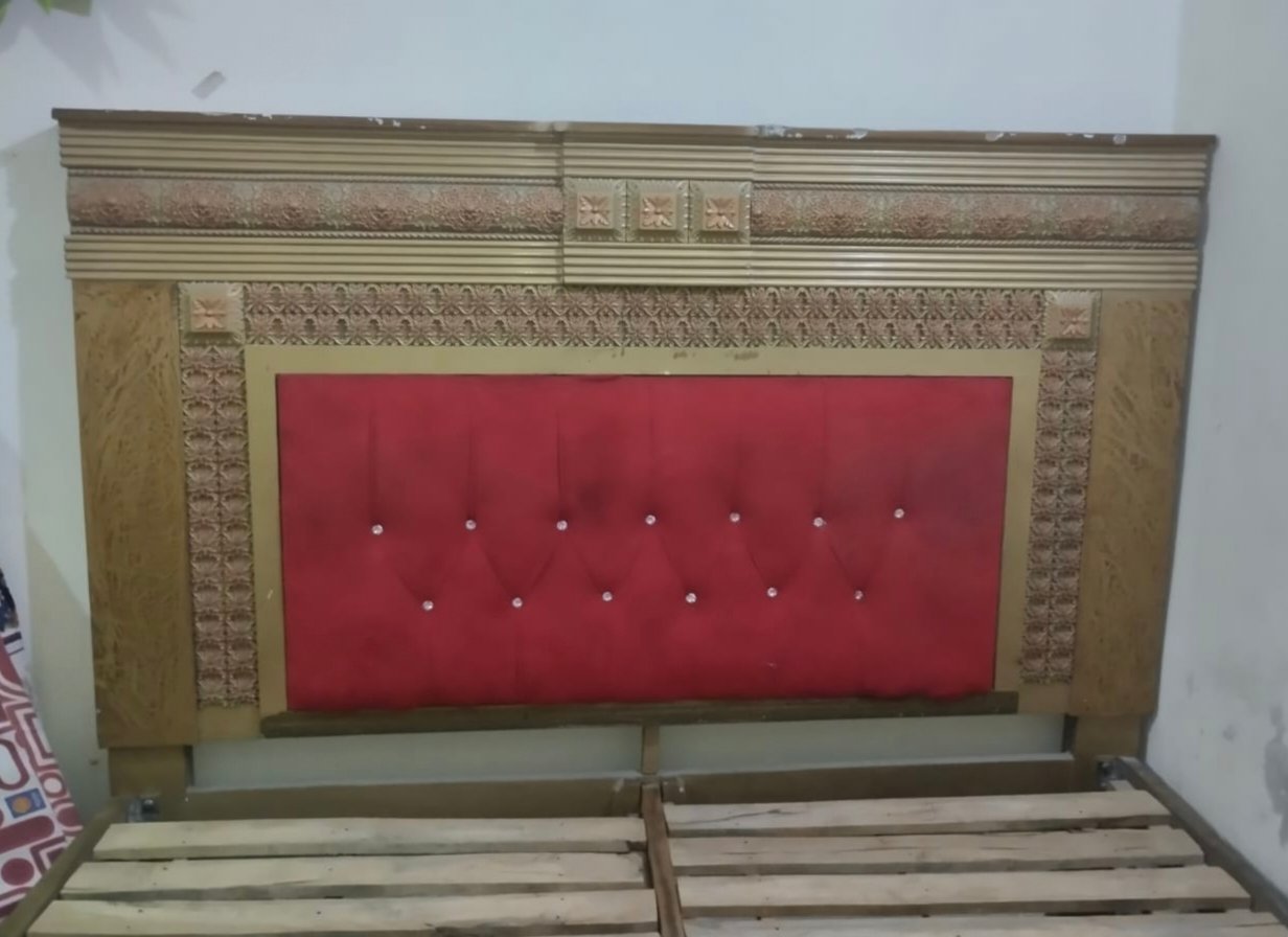 Bed set or showcase for sale urgently