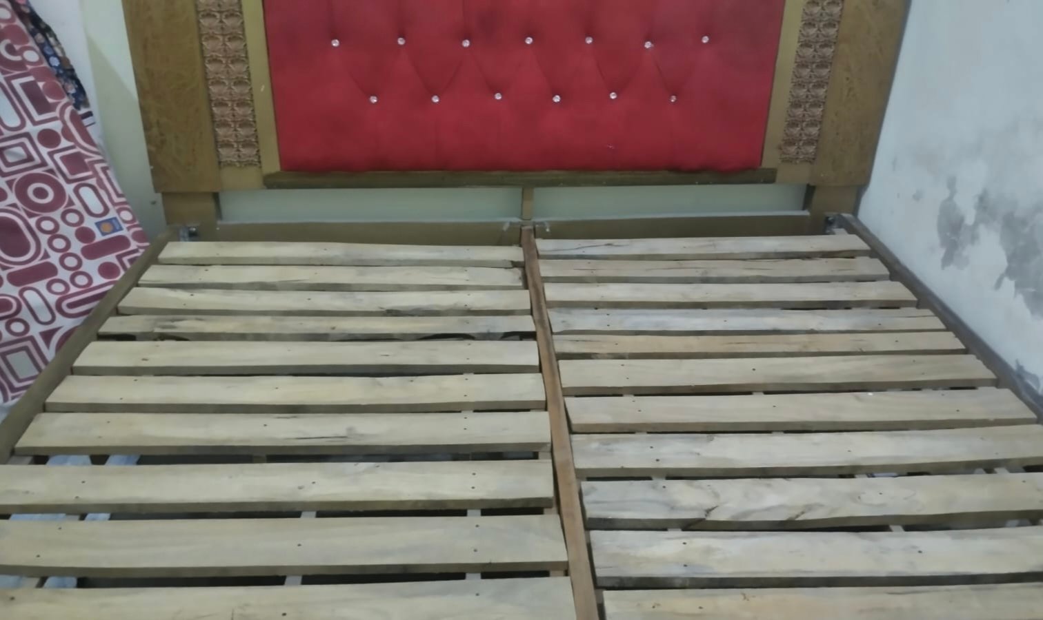 Bed set or showcase for sale urgently