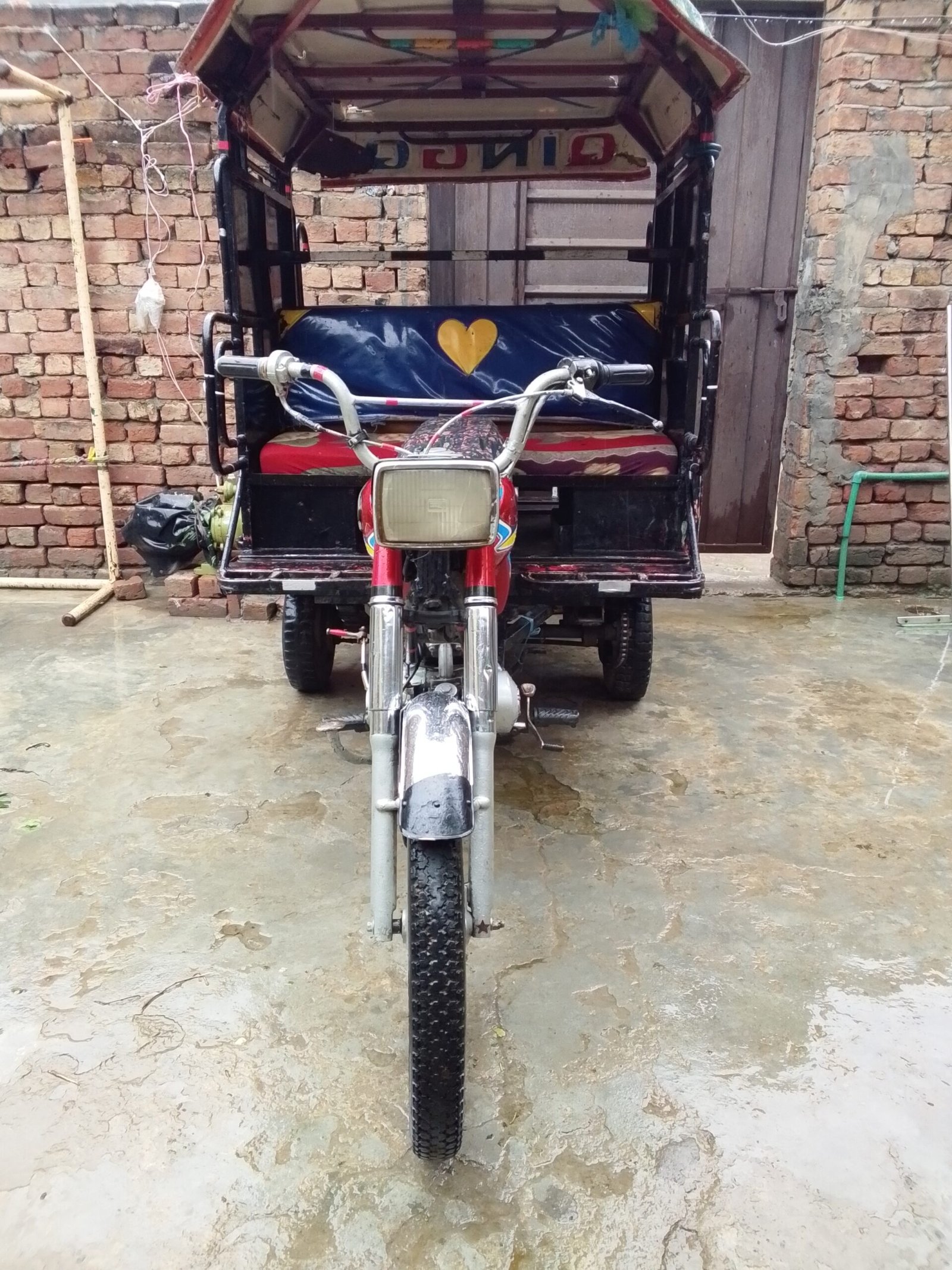 Chingchi rickshaw urgent sele