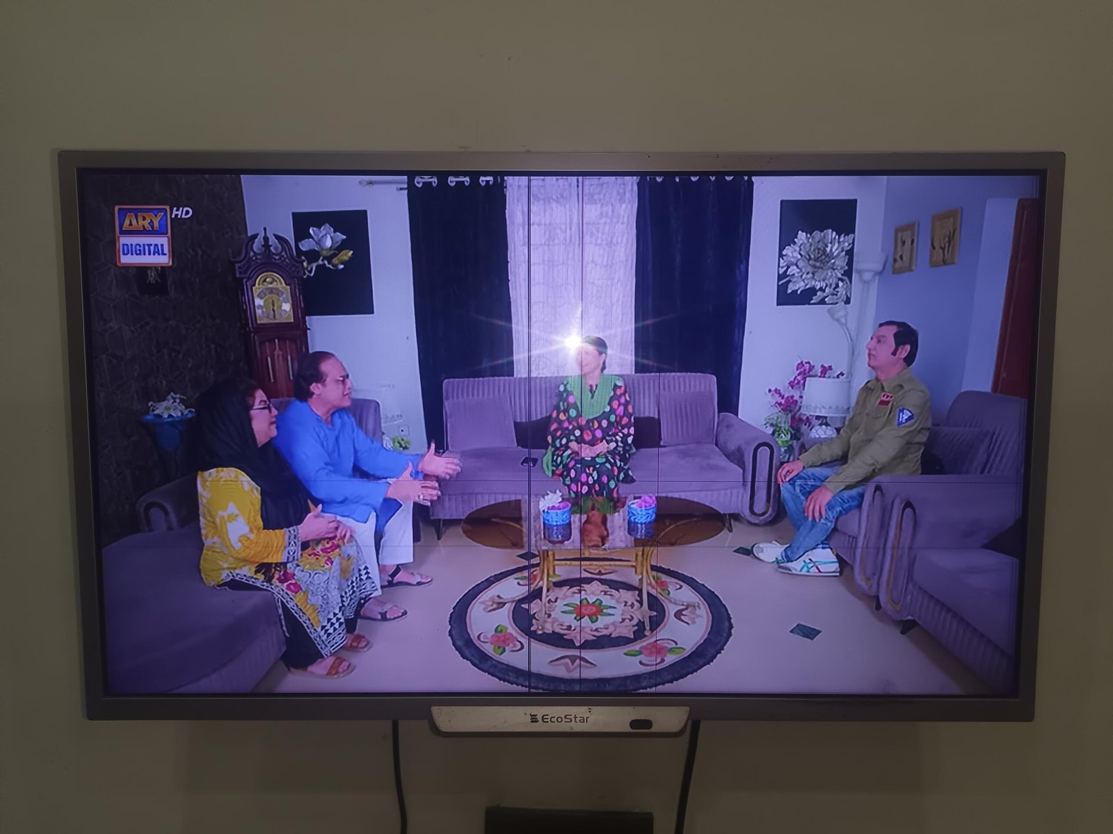 EcoStar 32 Inch LED TV Model CX-32U561 Excellent Picture