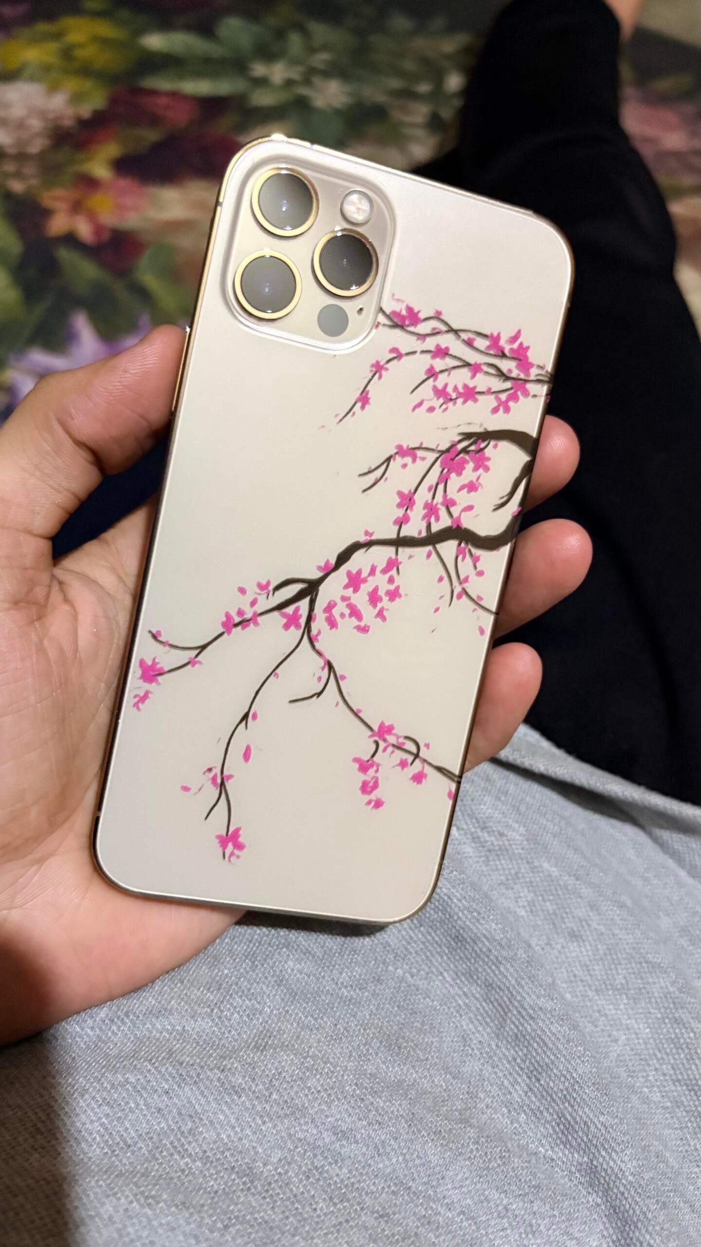 IPHONE 12 PRO GOLDEN