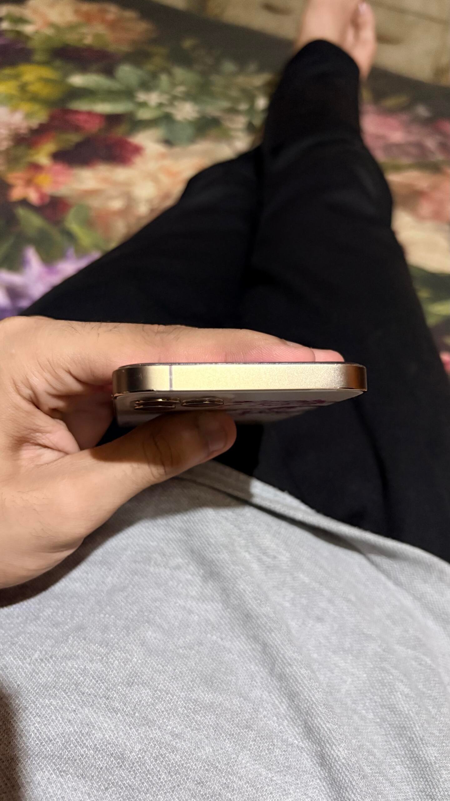 IPHONE 12 PRO GOLDEN