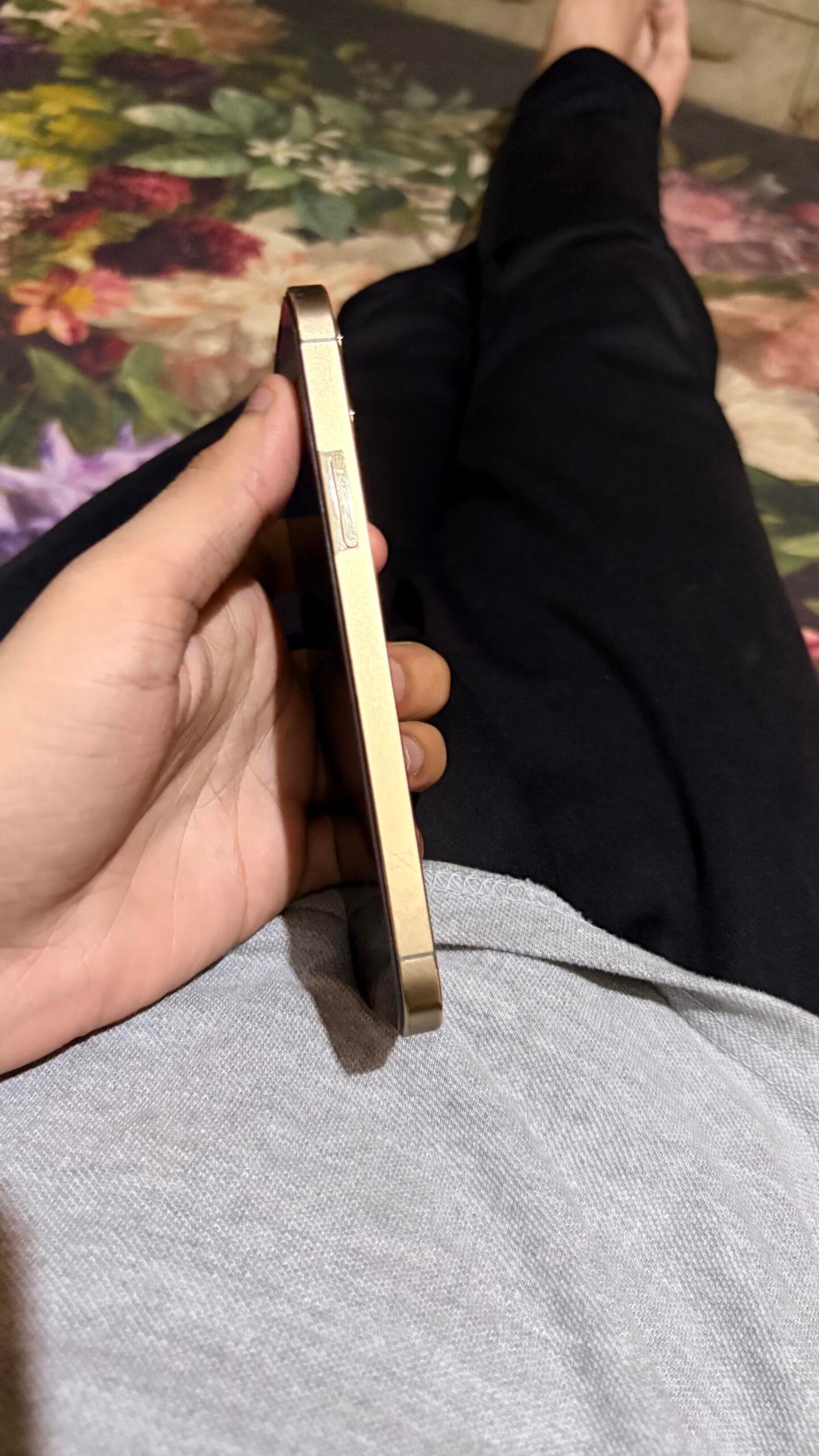 IPHONE 12 PRO GOLDEN