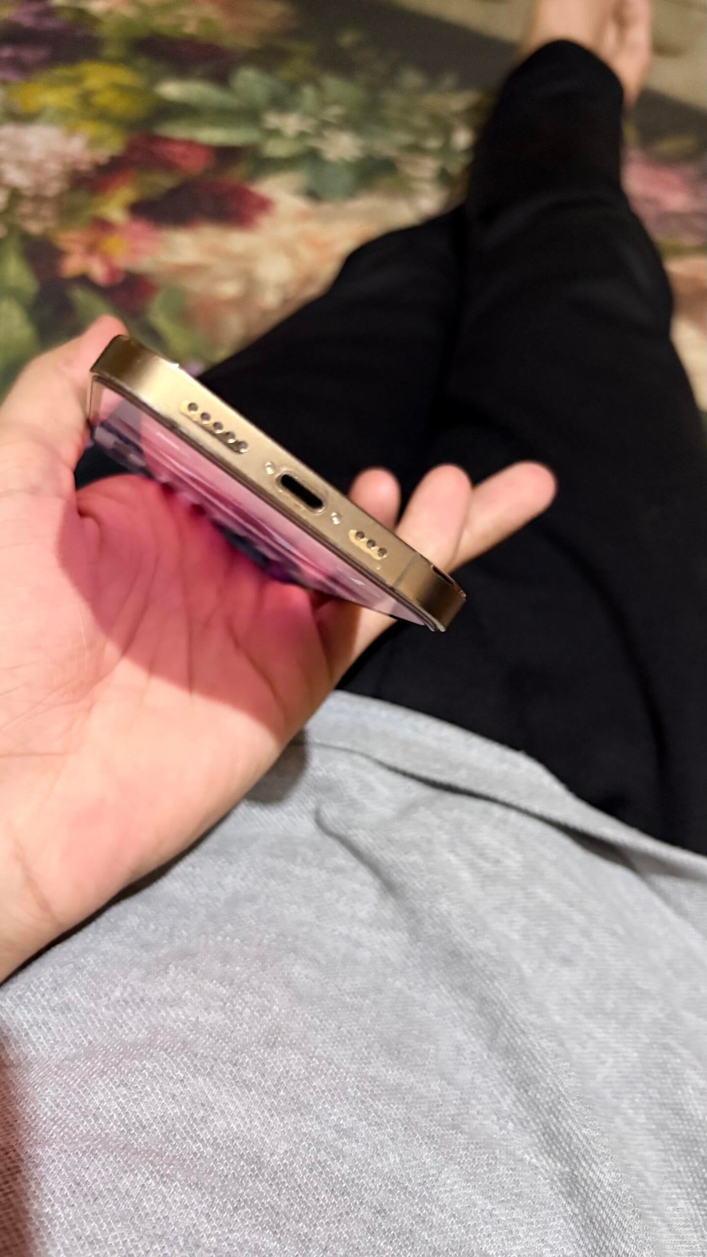 IPHONE 12 PRO GOLDEN