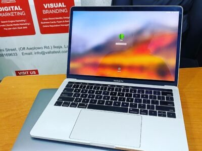 Macbook-pro-2017-2019-touchbar-1