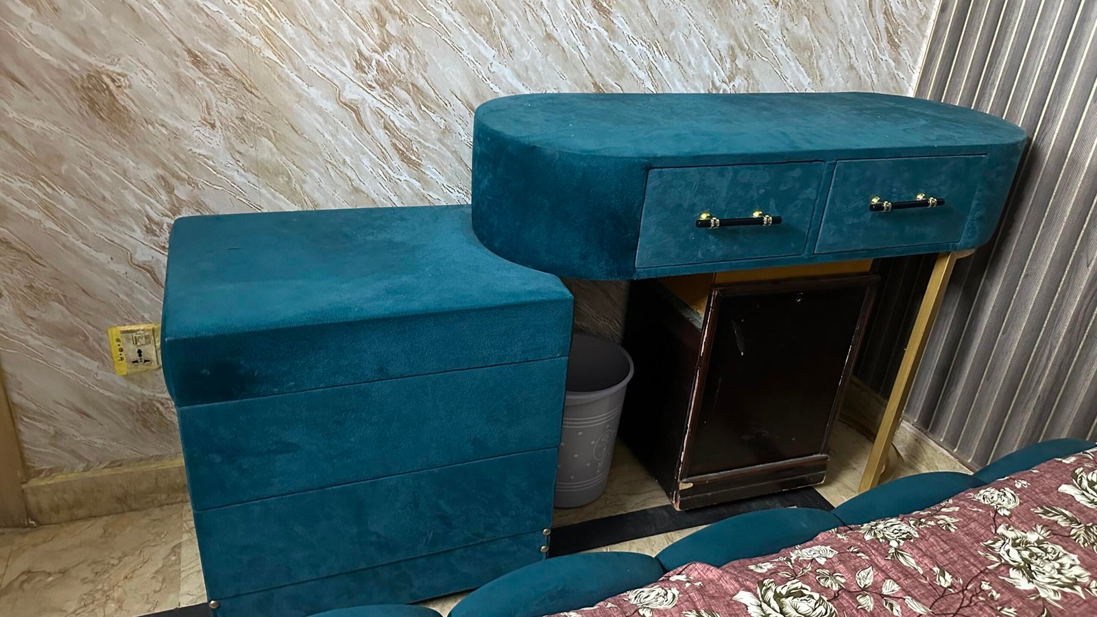 King Size Bed | Bed  Orthopedic Mattress  Dressing Sofa