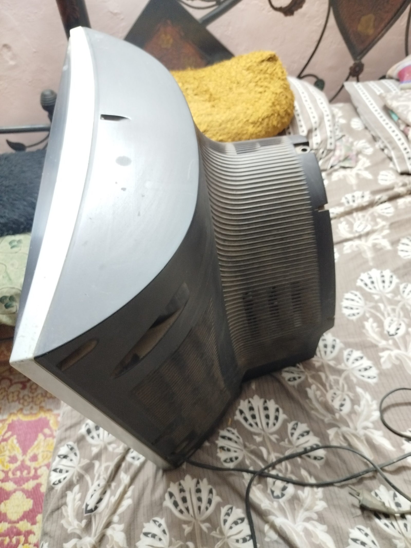 Samsung Home use Tv and Tv TROLIE tv bht Kam use Howa hai