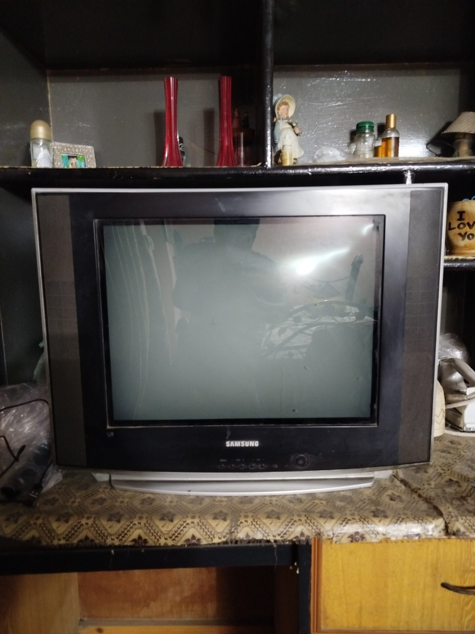 Samsung Home use Tv and Tv TROLIE tv bht Kam use Howa hai