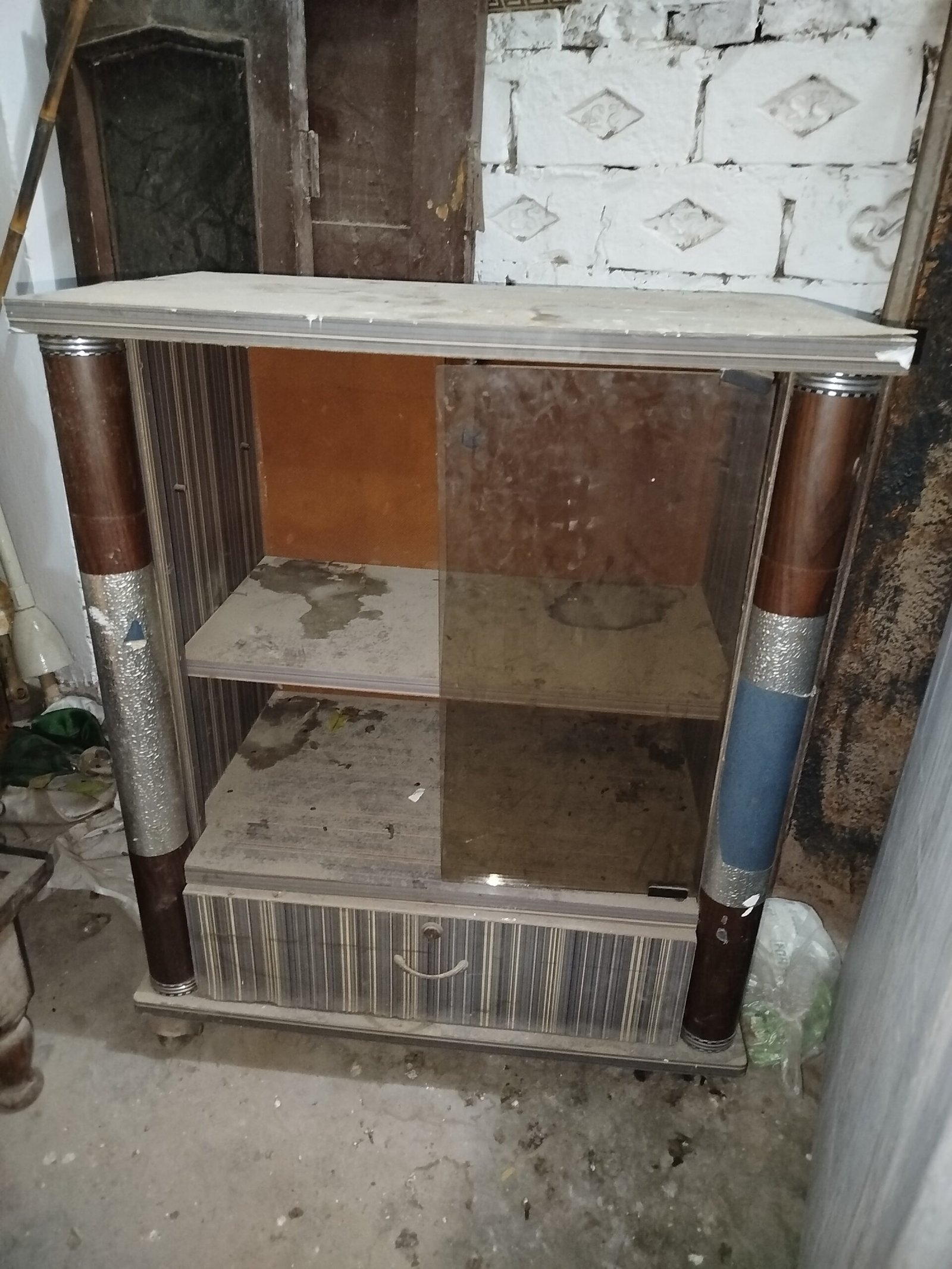 Samsung Home use Tv and Tv TROLIE tv bht Kam use Howa hai