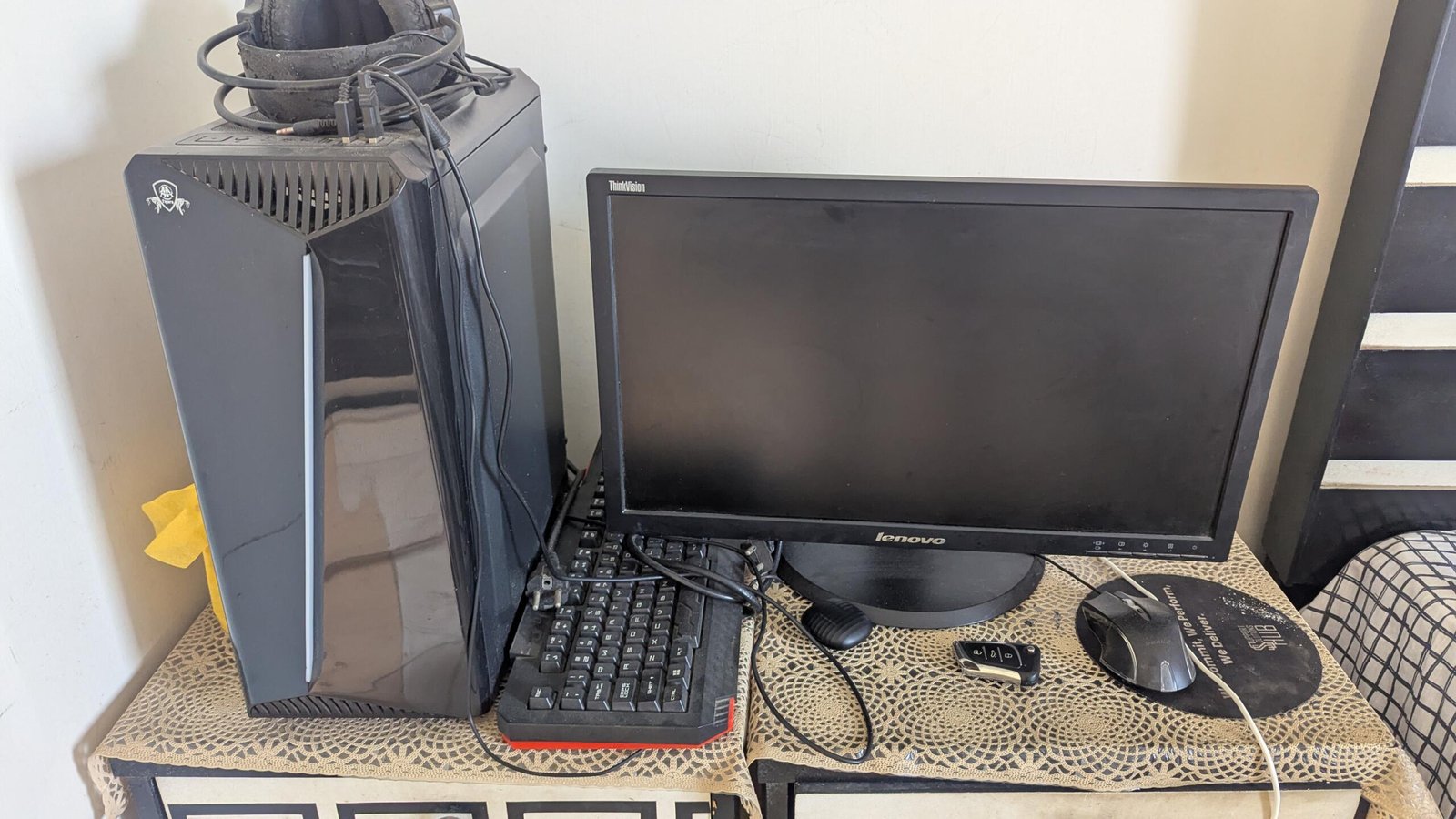 Gaming PC with 22 inch lenovo LED for sale