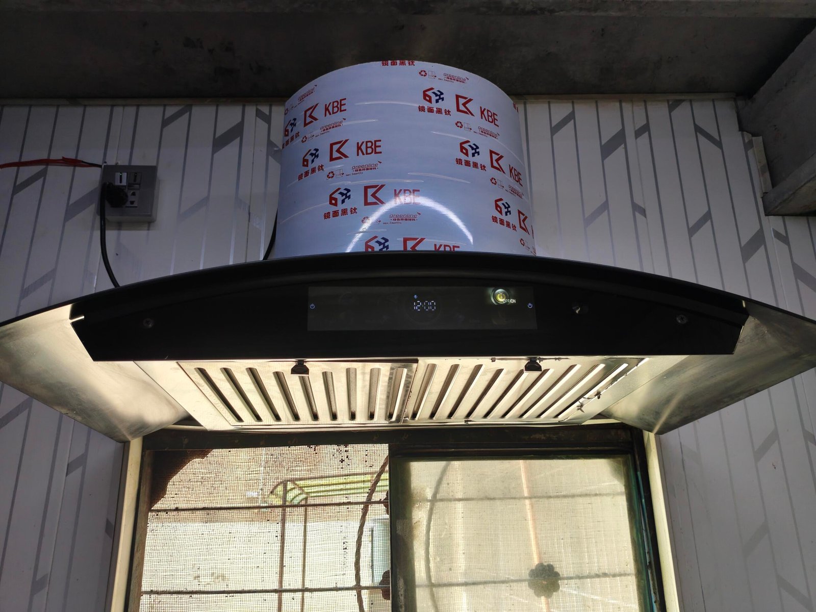 Brand new condition kitchen hood – Like new 1.5 months used