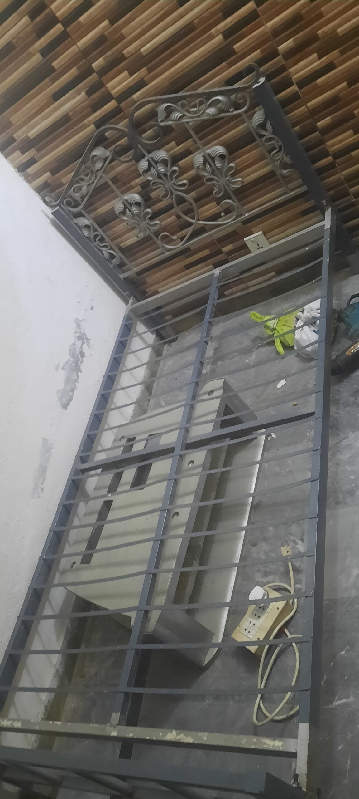 Iron singe bed for sale