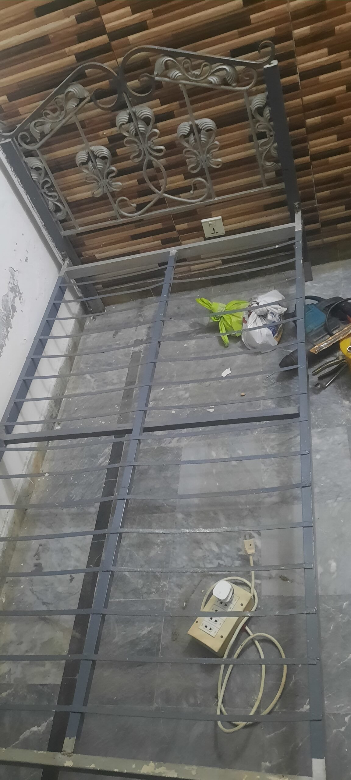 Iron singe bed for sale
