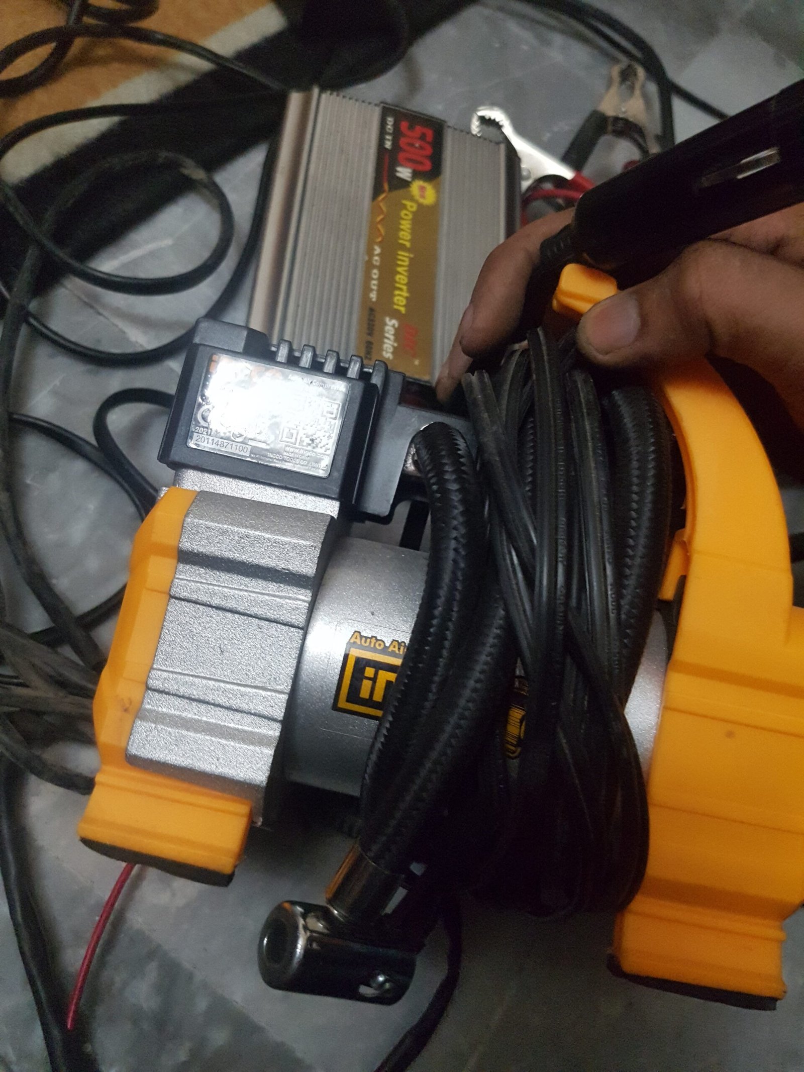 Ingco air compressor 12v for car
