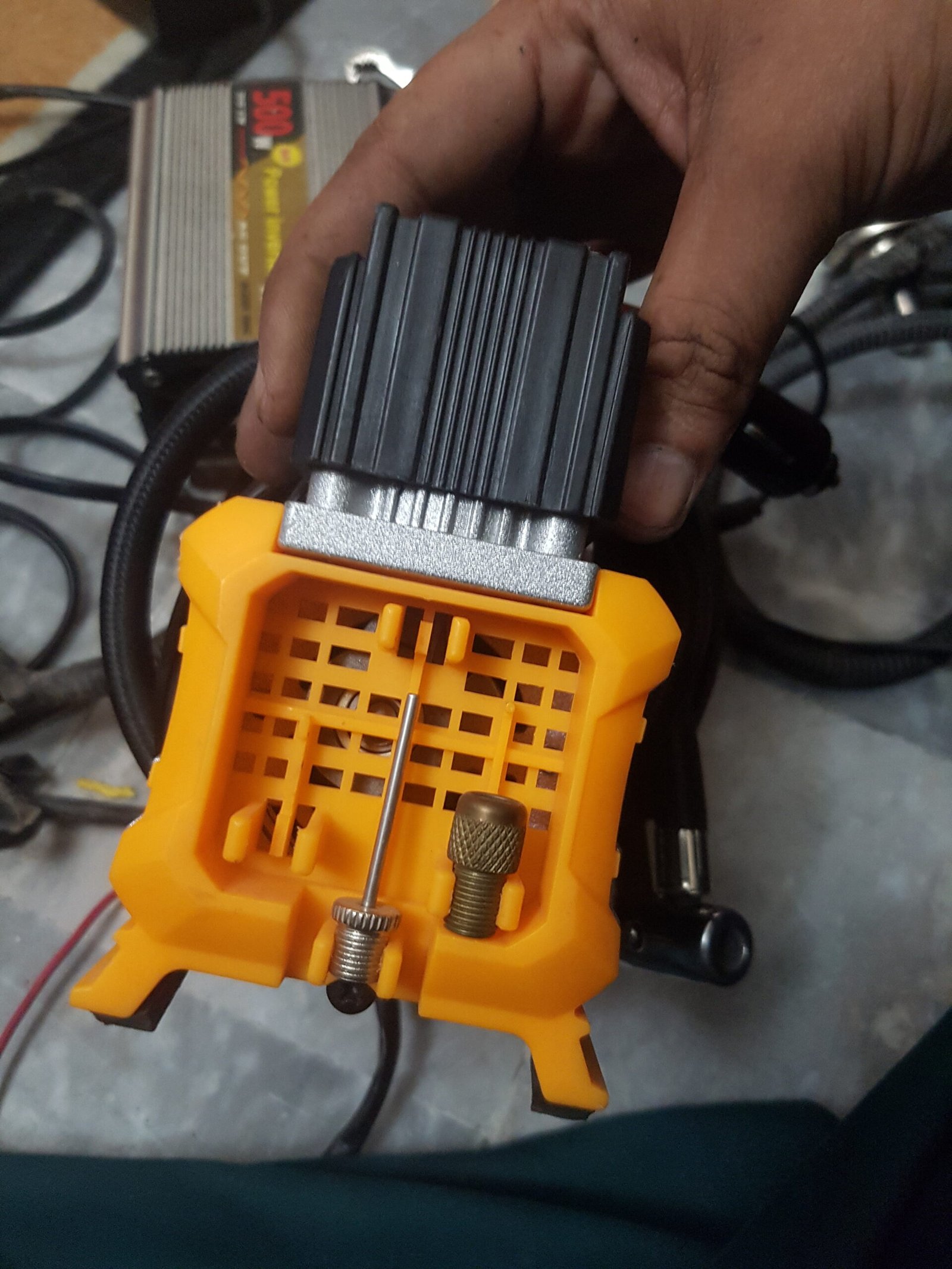 Ingco air compressor 12v for car