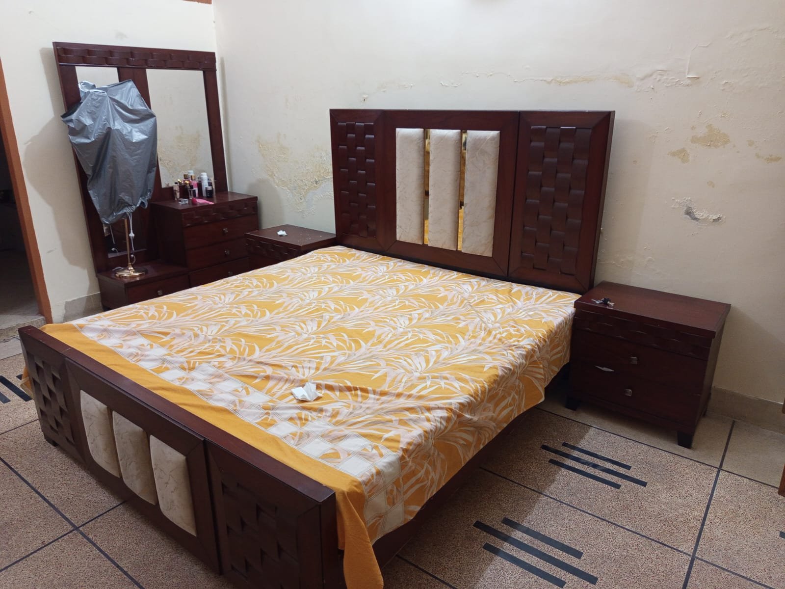 Use bed set available good condition