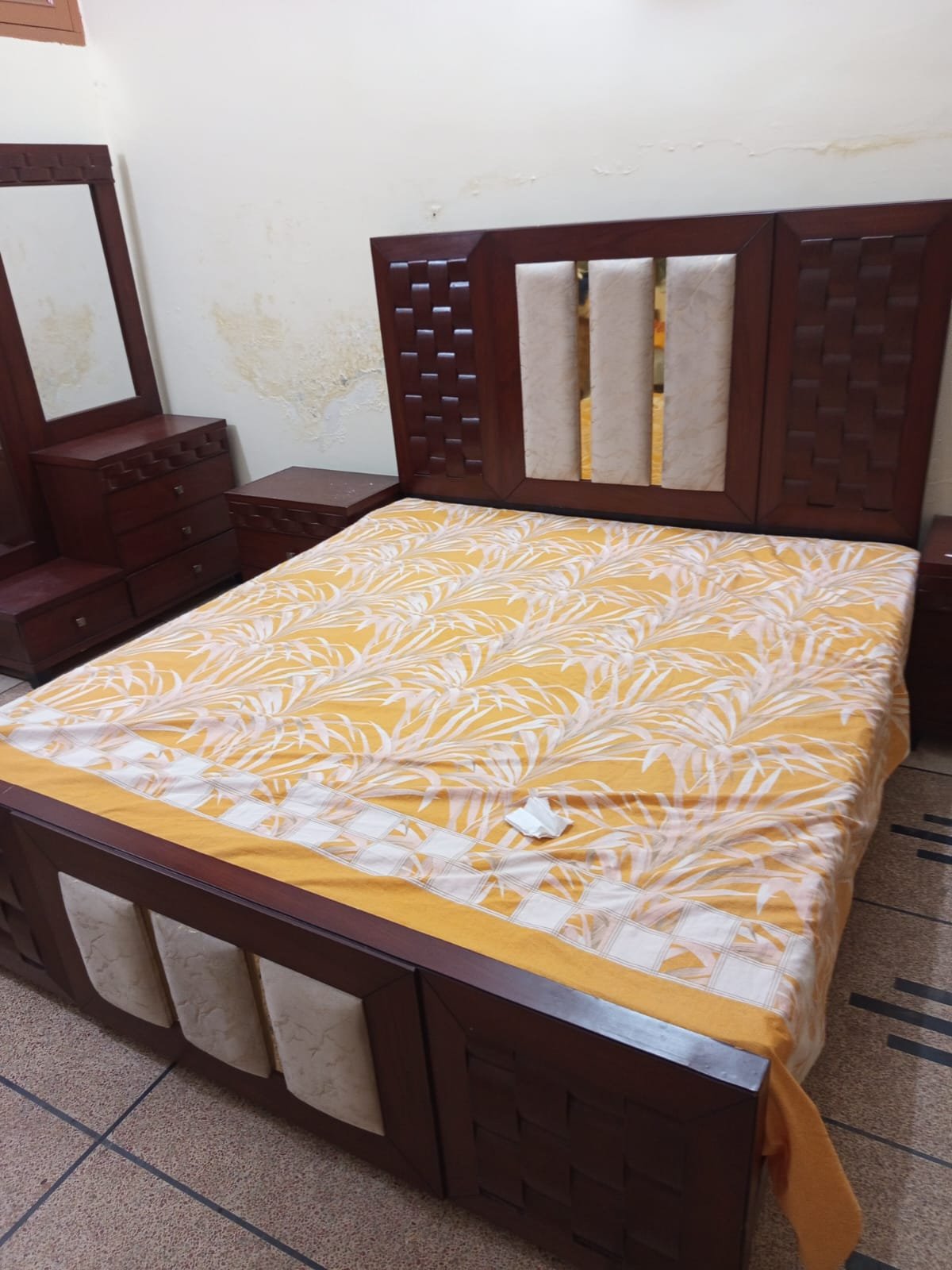 Use bed set available good condition