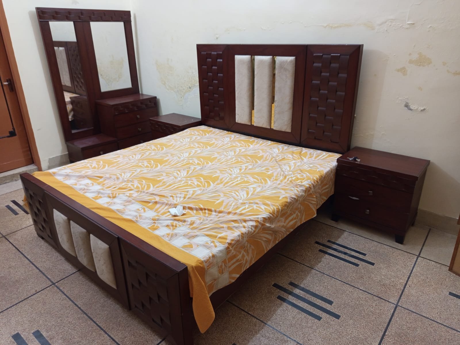 Use bed set available good condition