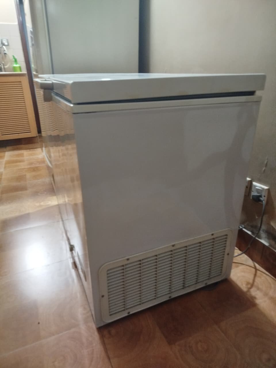 Urgent Sale – Dawlance deep freezer in working condition