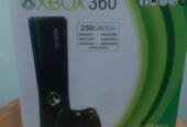 Xbox 360 slim 320 gb jailbreak 2 wired controllers