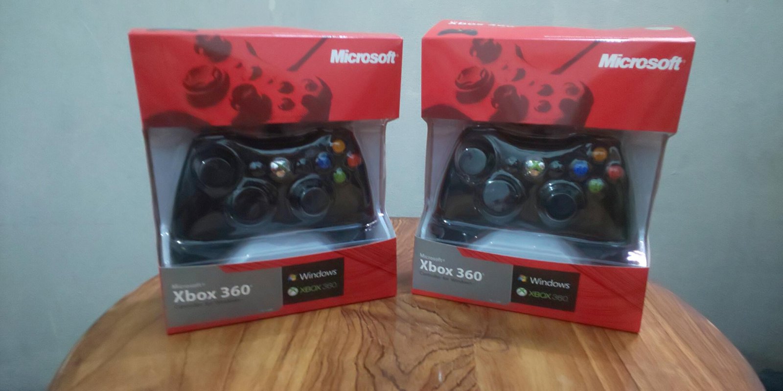 Xbox 360 slim 320 gb jailbreak 2 wired controllers