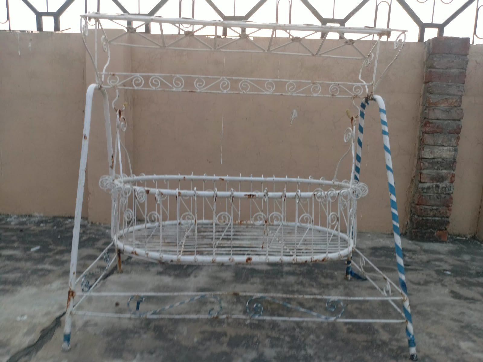 Beautiful decorative iron swing/cot