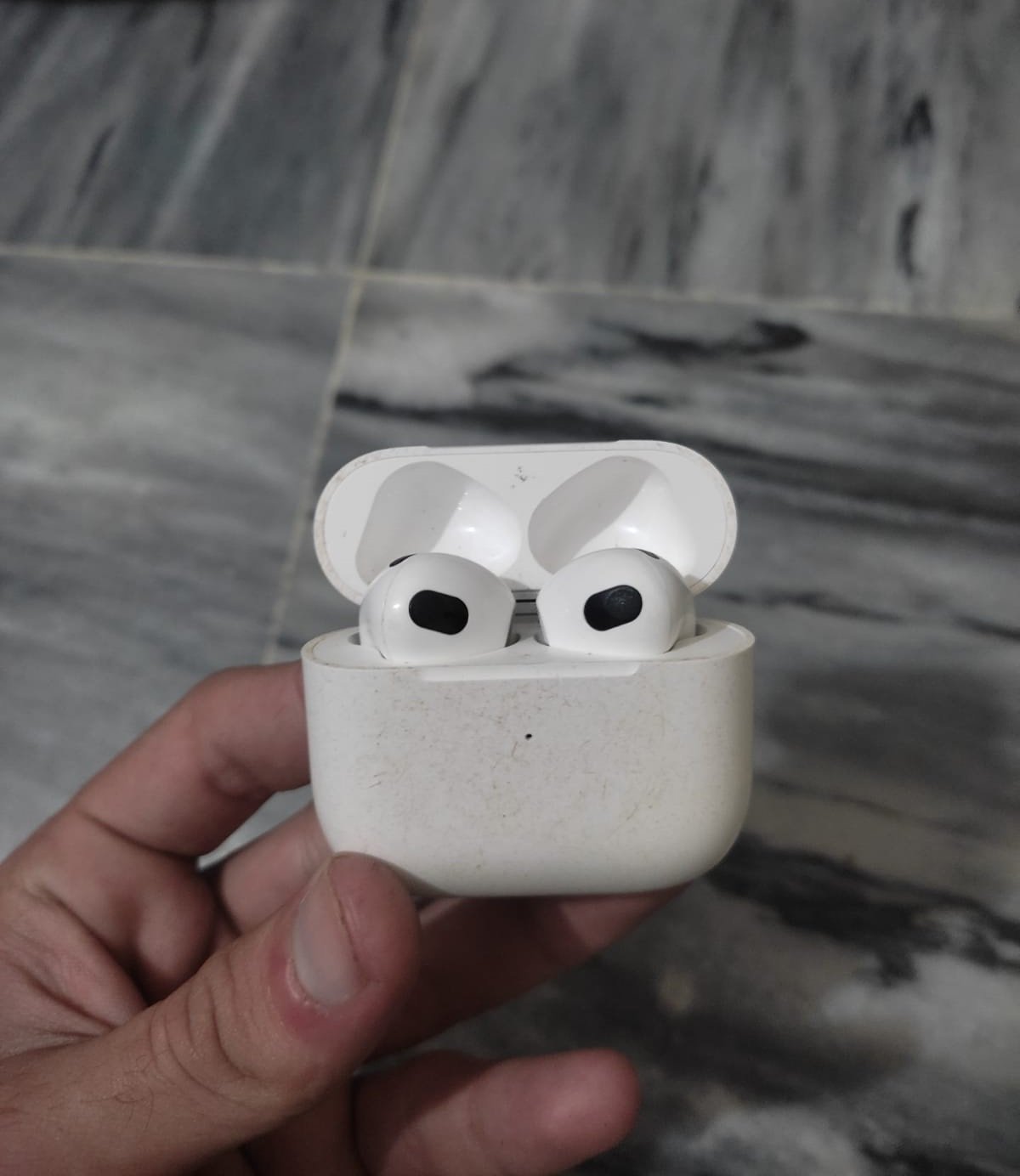 (Airpods) only right side airbud can work
