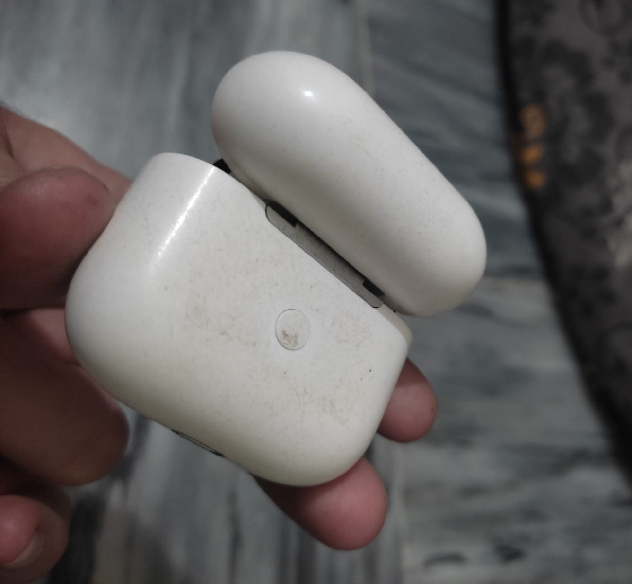 (Airpods) only right side airbud can work