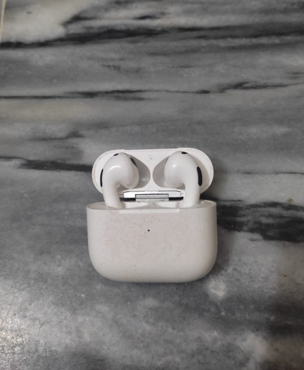 (Airpods) only right side airbud can work
