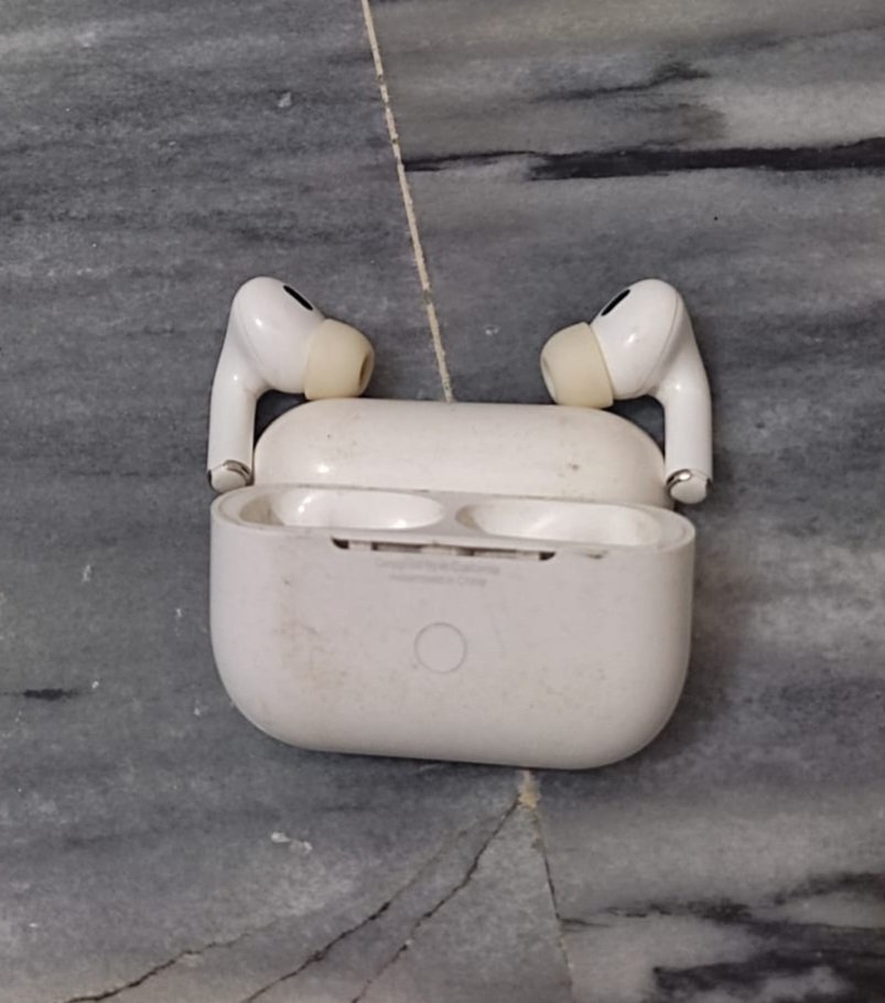 (Airpods) only right side airbud can work