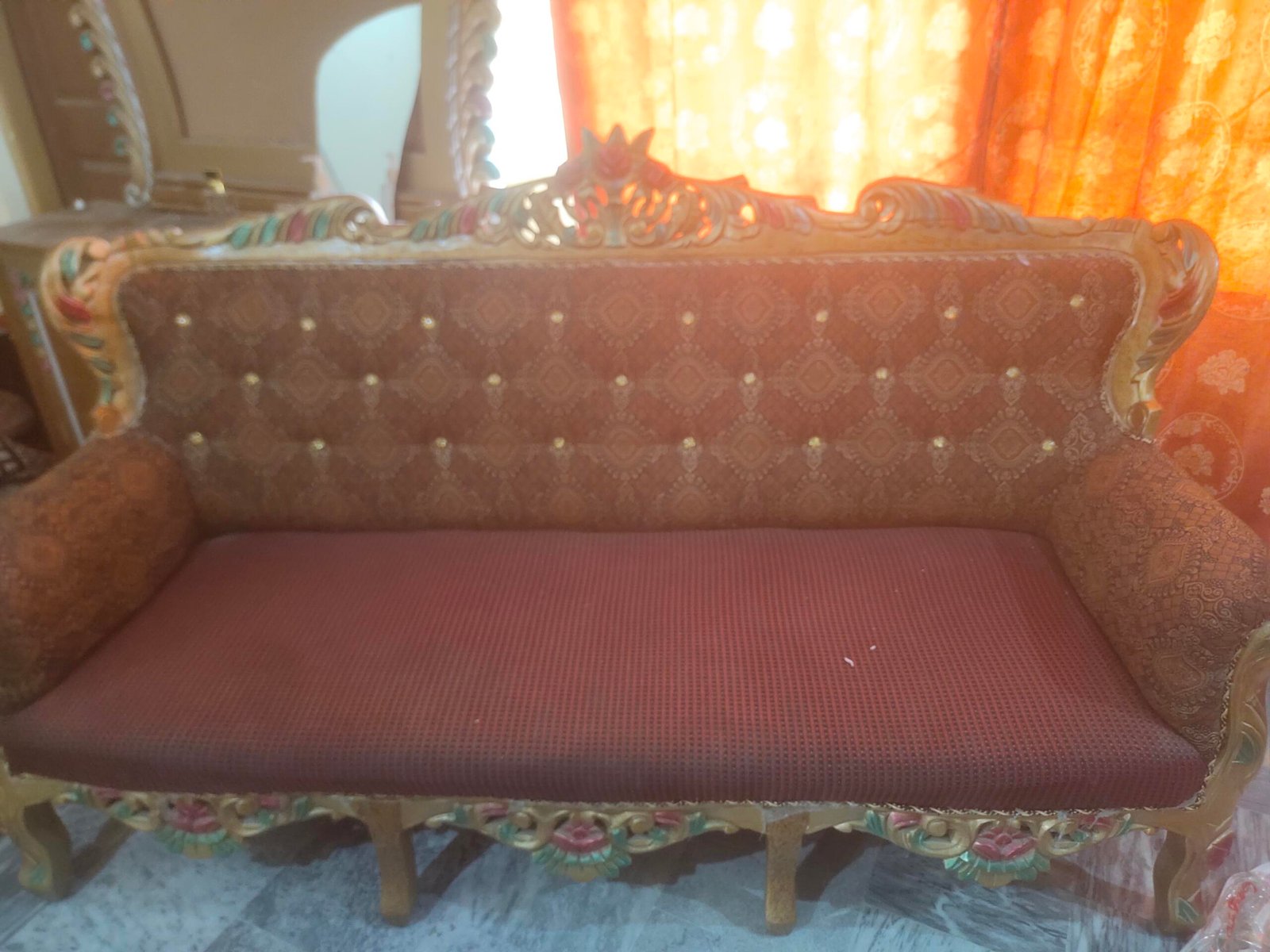 I want to sell sofa’s with side tables