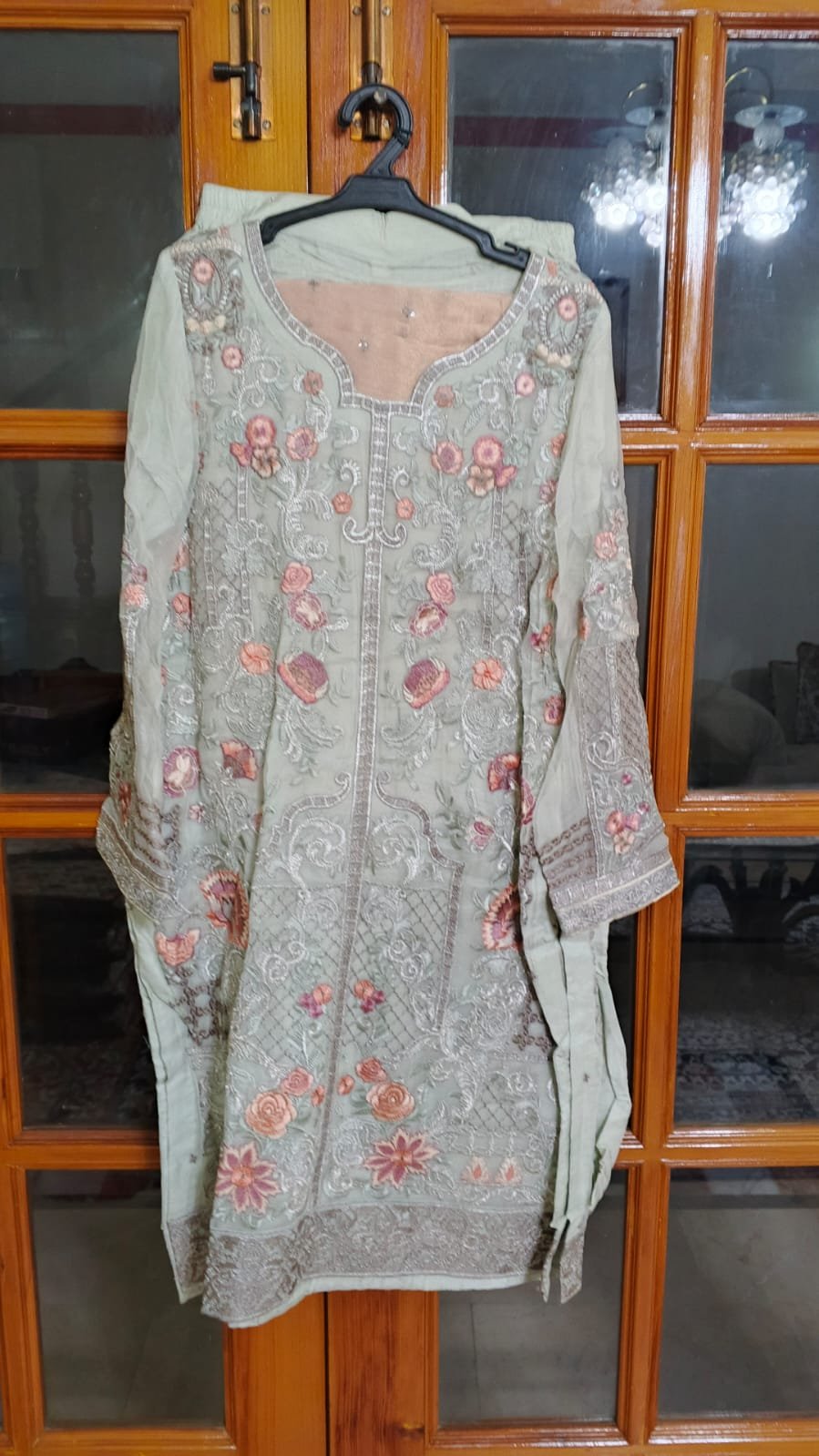 Stitched & Used Ladies clothes for sale ( Size Med & Large)
