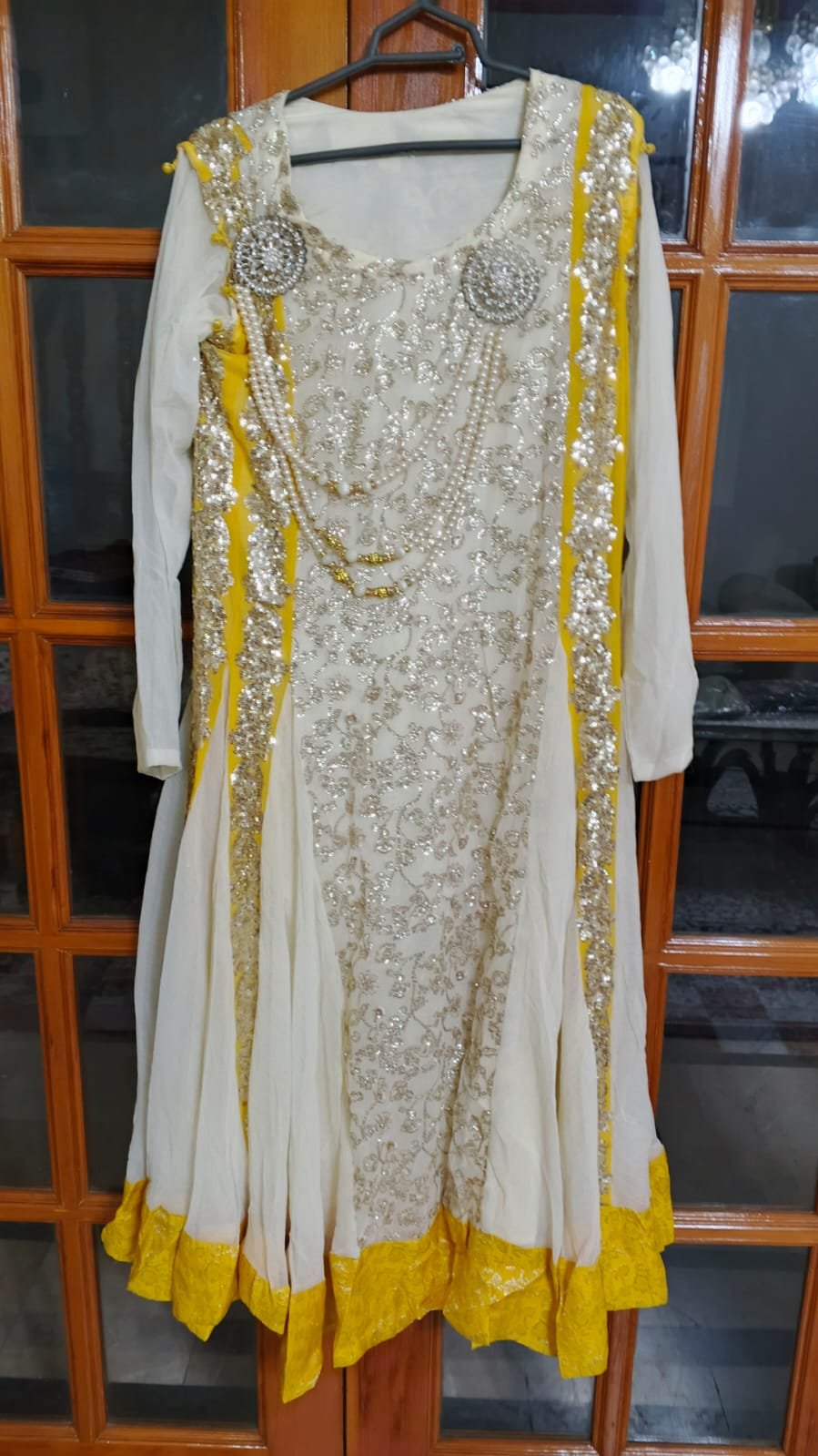 Stitched & Used Ladies clothes for sale ( Size Med & Large)