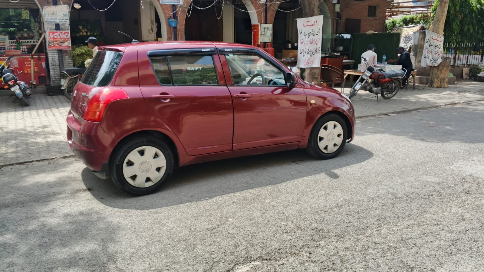 SUZUKI SWIFT DX (Model 2011) – 1300 CC