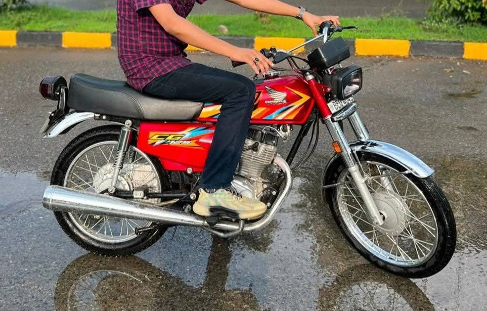 Srif 8200 km Chala file vgra sab ok hai