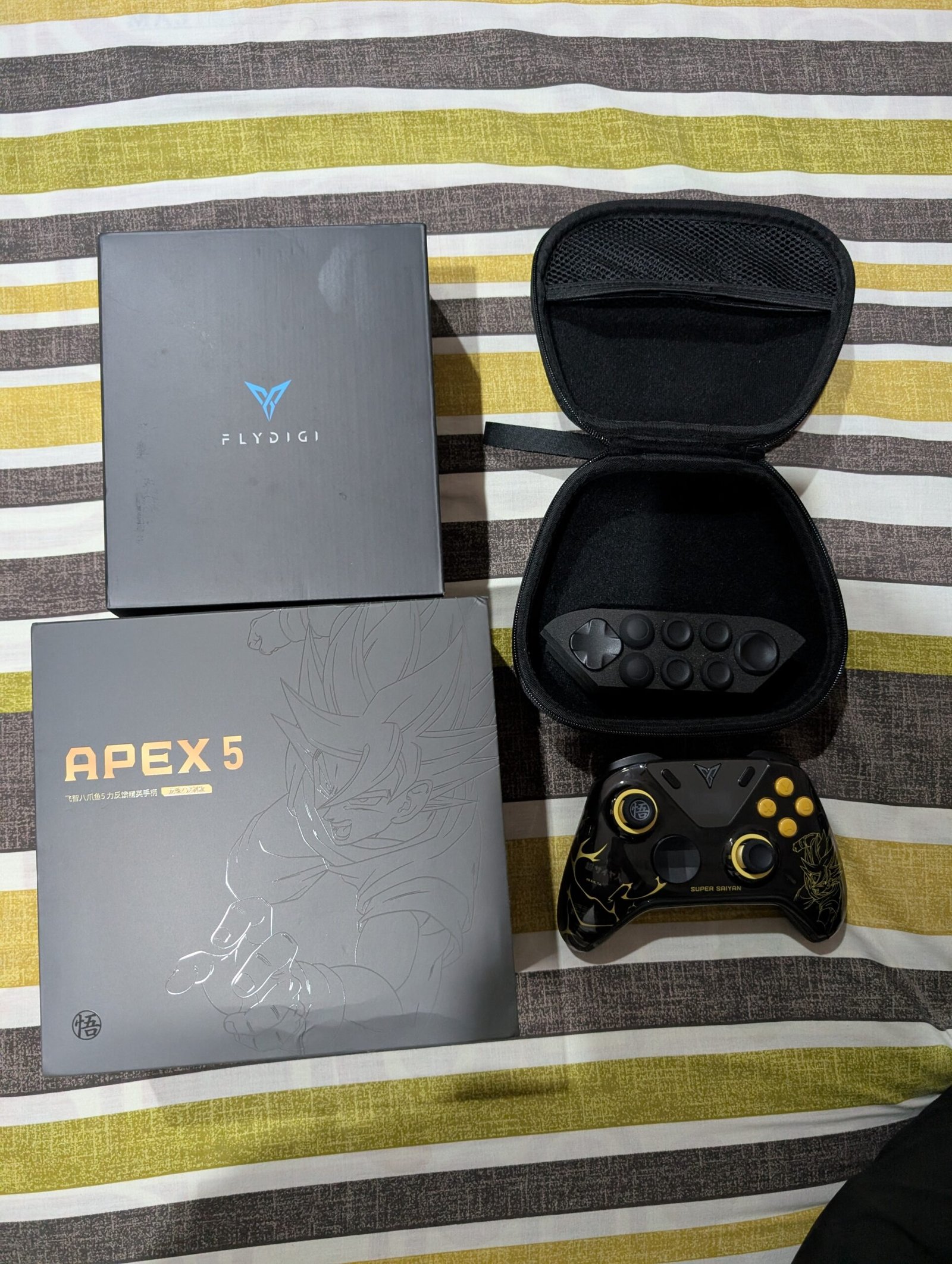 Apex 5 Dragon ball Z edition with pouch