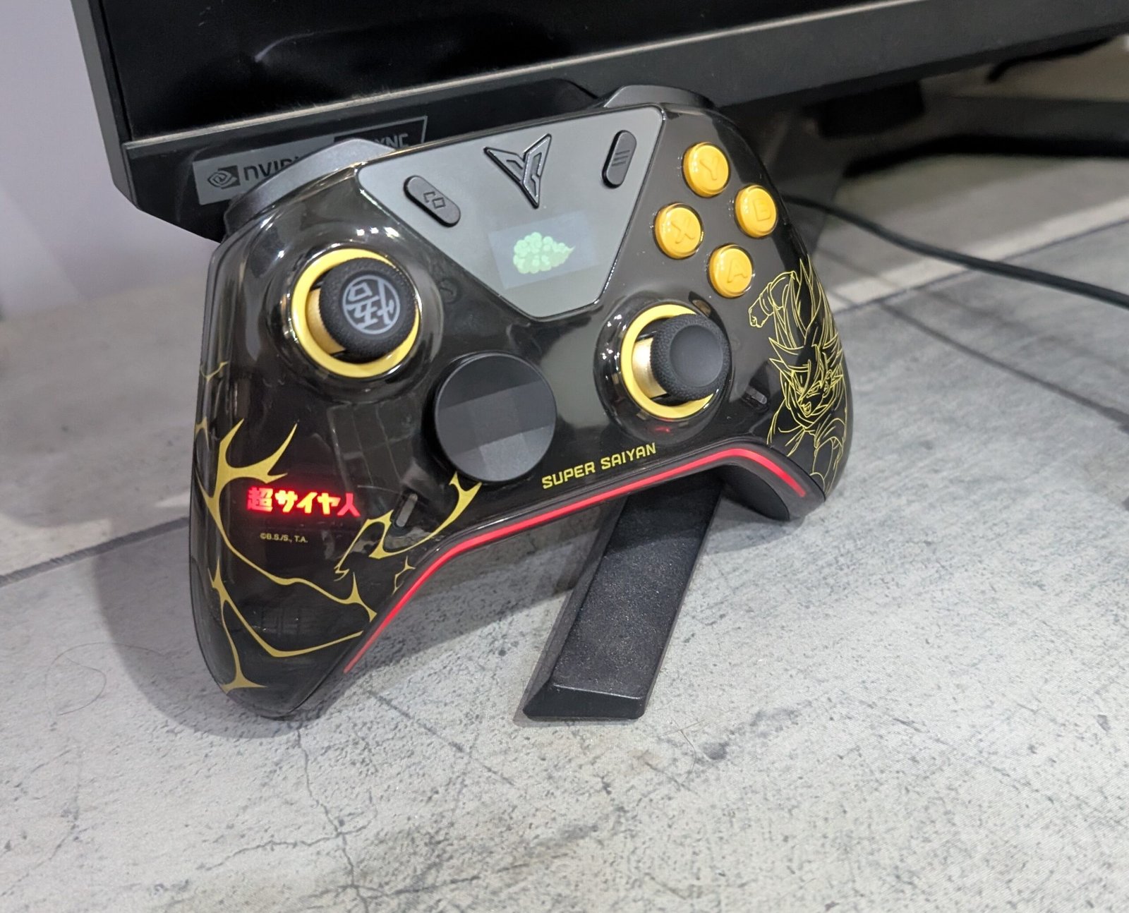 Apex 5 Dragon ball Z edition with pouch