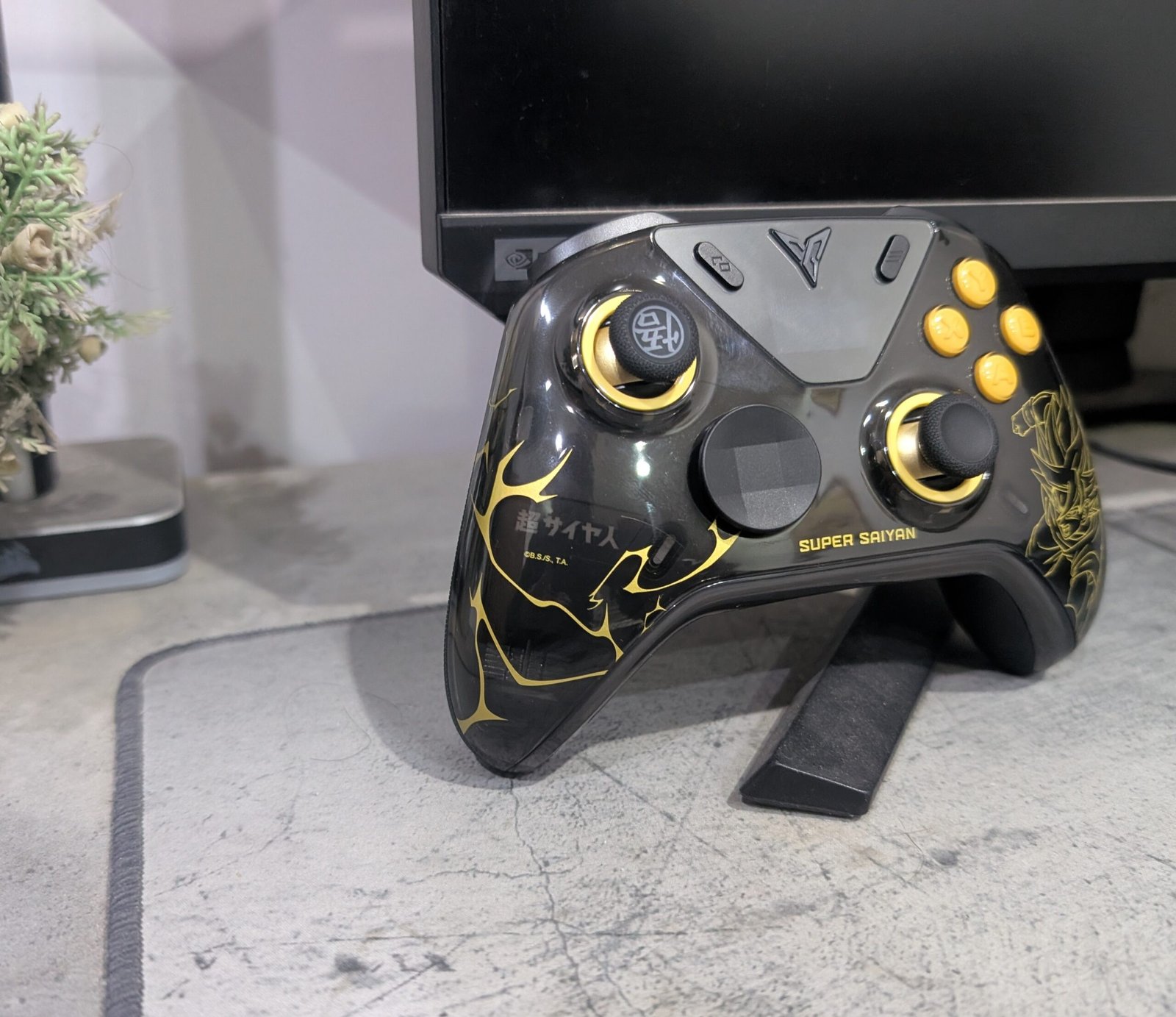 Apex 5 Dragon ball Z edition with pouch