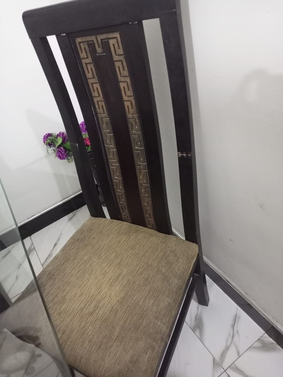 Dinning table and 6 chairs