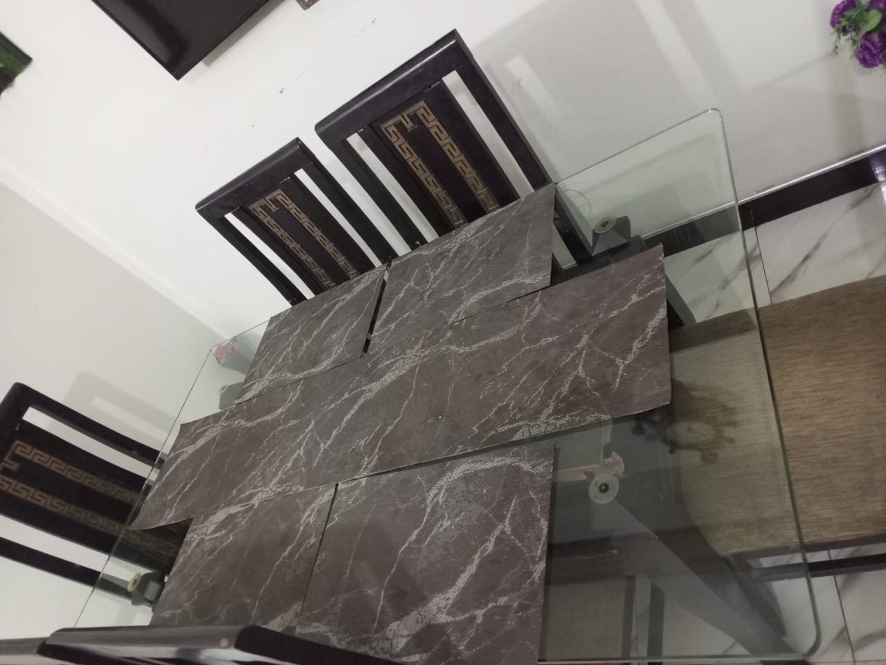 Dinning table and 6 chairs