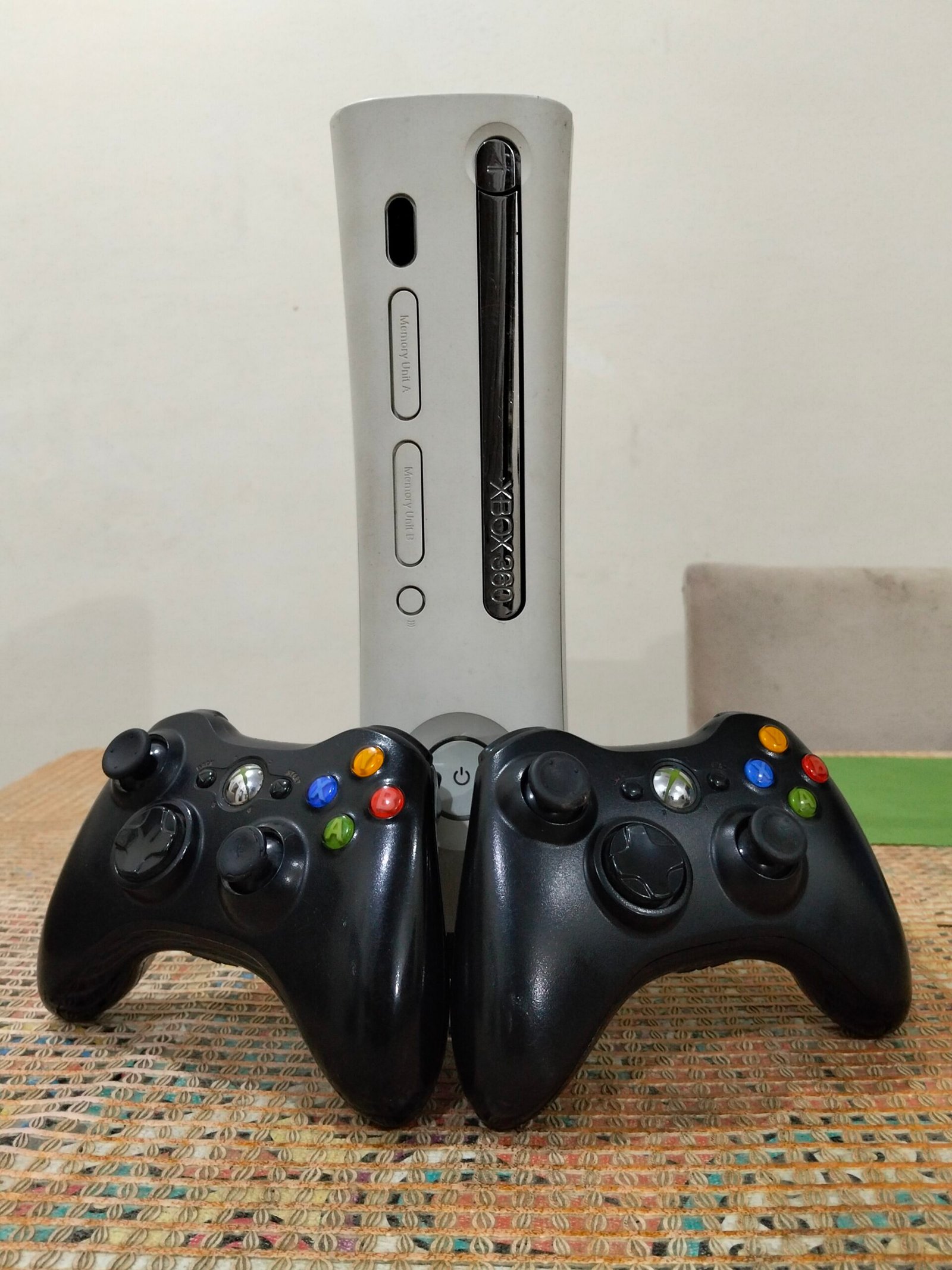 Xbox 360 with 2 wire less controller