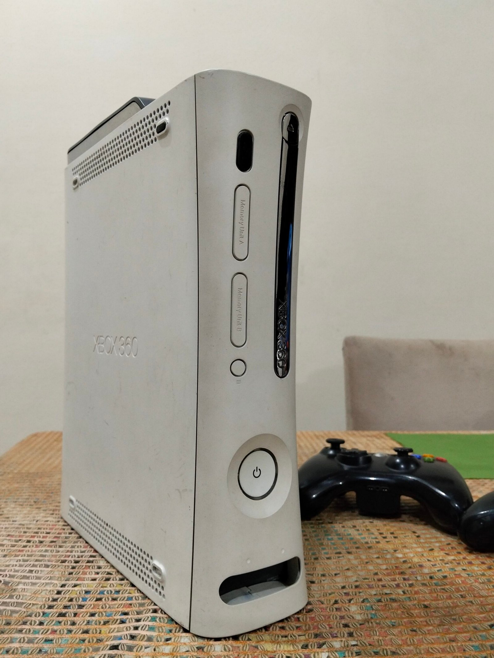 Xbox 360 with 2 wire less controller