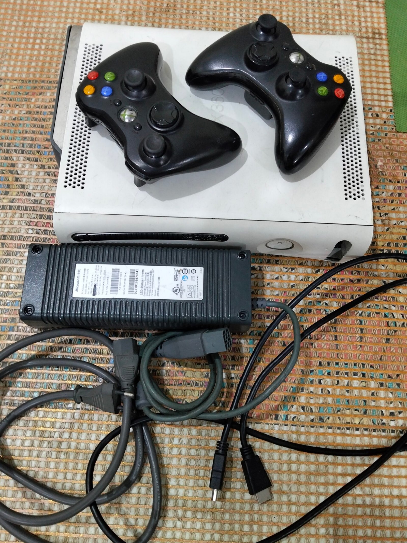 Xbox 360 with 2 wire less controller