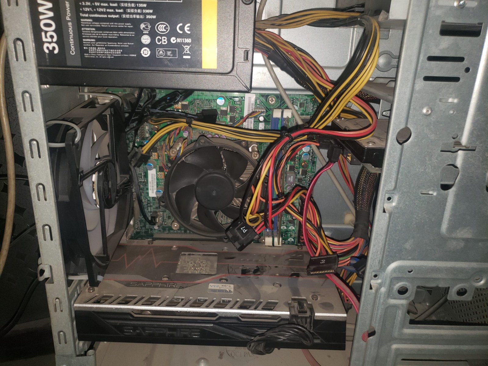 Gaming pc in sleeper case check description for specs.