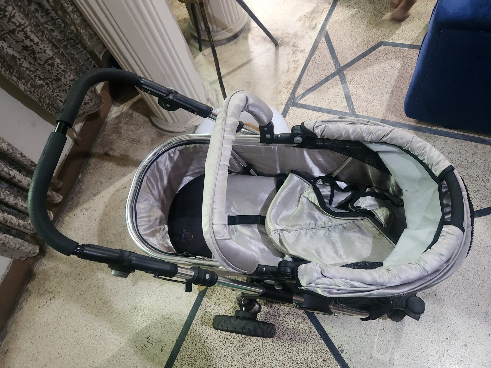 Baby large egg pram